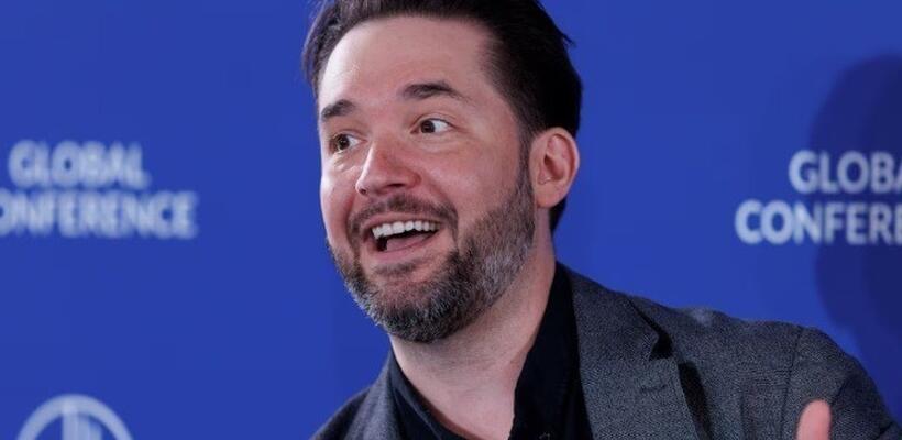 Στην κούρσα για αγορά του TikTok και ο συνιδρυτής του Reddit