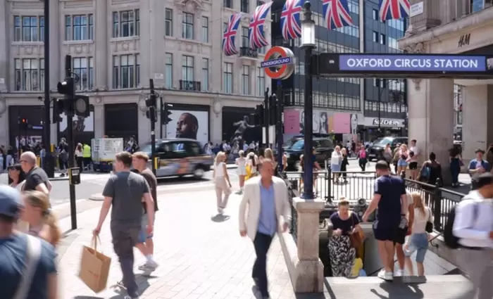 Oxford Street: Ο πιο διάσημος εμπορικός δρόμος του Λονδίνου γίνεται πεζόδρομος
