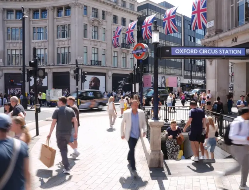 Oxford Street: Ο πιο διάσημος εμπορικός δρόμος του Λονδίνου γίνεται πεζόδρομος