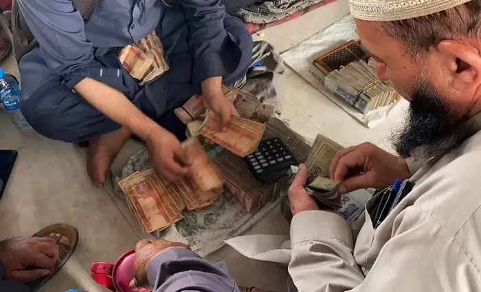 ΗΠΑ και ΔΝΤ κλείνουν τη στρόφιγγα του χρήματος στους Ταλιμπάν