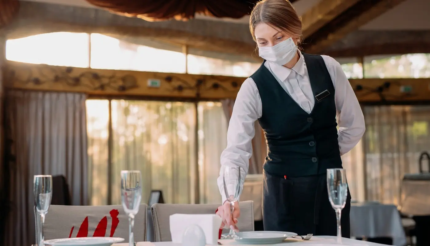 Υπηρεσίες καταλύματος και εστίαση οι μεγάλοι χαμένοι του 2020