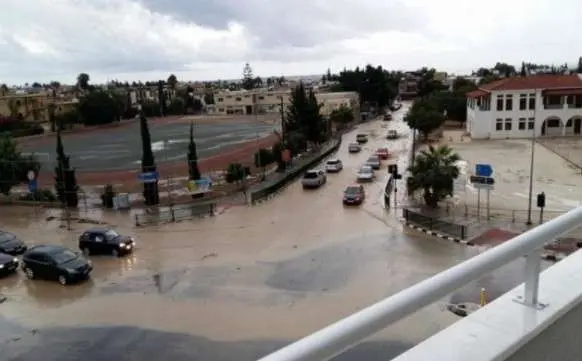 Σε διαχείριση ζημιών από θεομηνία επικεντρώνονται οι αρχές στην επαρχία Πάφου