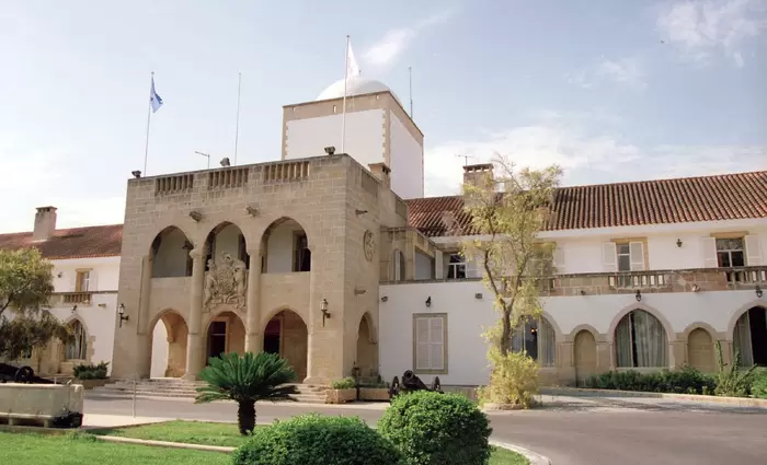 Σε εξέλιξη η σύσκεψη για αντιμετώπιση της οικονομικής κρίσης