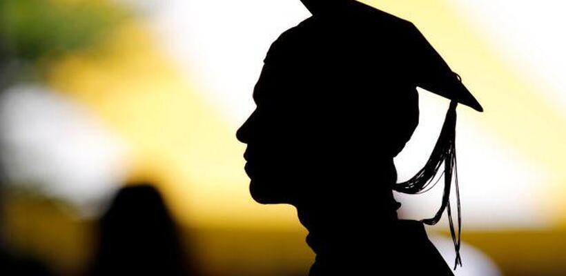 Η τεχνητή νοημοσύνη... σκίζει τα πτυχία - Ποιες θέσεις απειλούνται