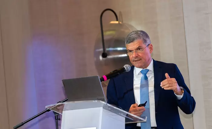 Στηρίζει το μονοπώλιο ο Παπαναστασίου αλλά δεν αναβαθμίζει την ΑΗΚ