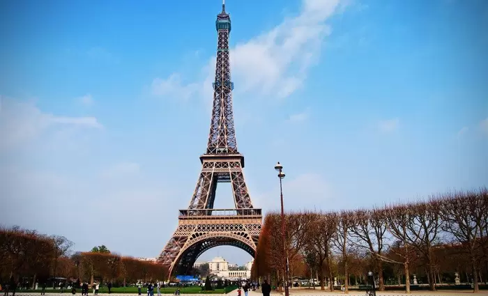 Γαλλία: Αυξάνεται η δυσπιστία έναντι των ΗΠΑ