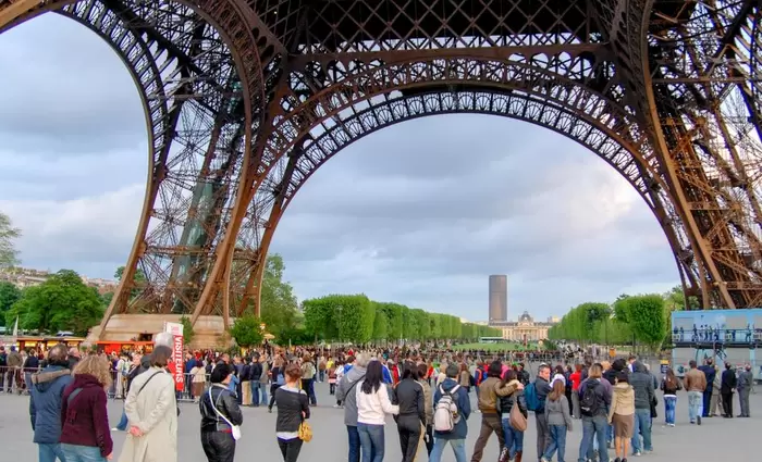 Προς τριπλασιασμό του τέλους εισόδου τουριστών στην Ευρώπη