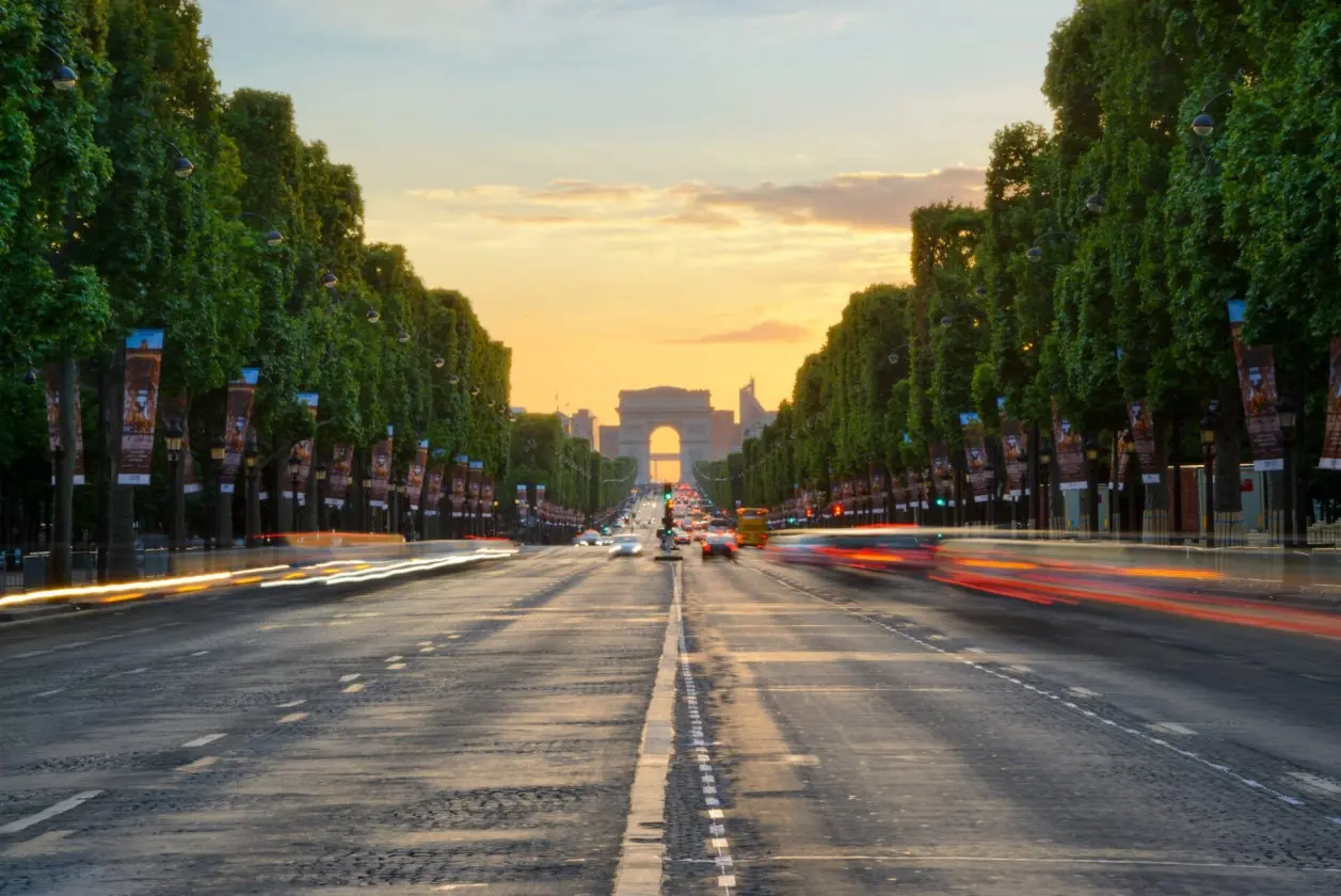 Παρίσι: Στο Κατάρ το ένα πέμπτο της λεωφόρου Ηλυσίων Πεδίων