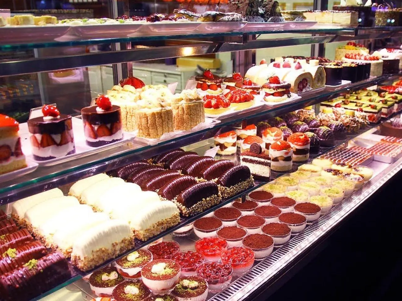 Πλήρωσαν €15 για γλυκό και €3 για νερό (vid)