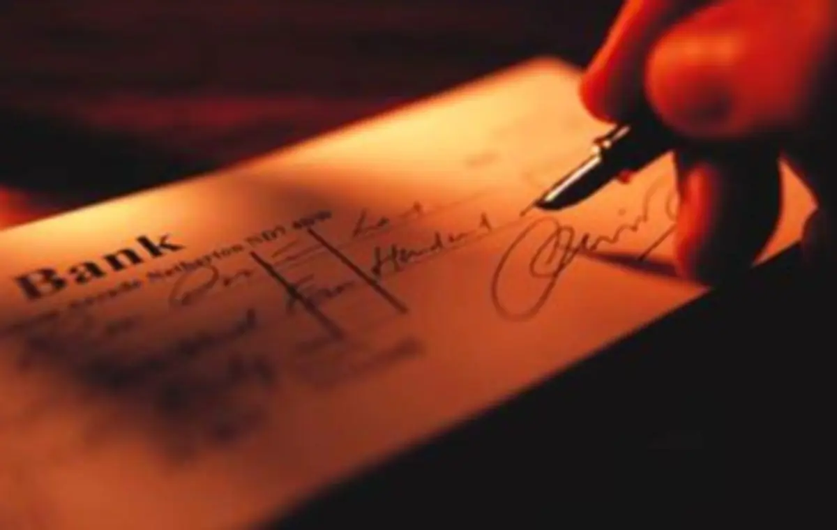 Από το 2003 έχει να δει η Κύπρος τόσο λίγες ακάλυπτες επιταγές