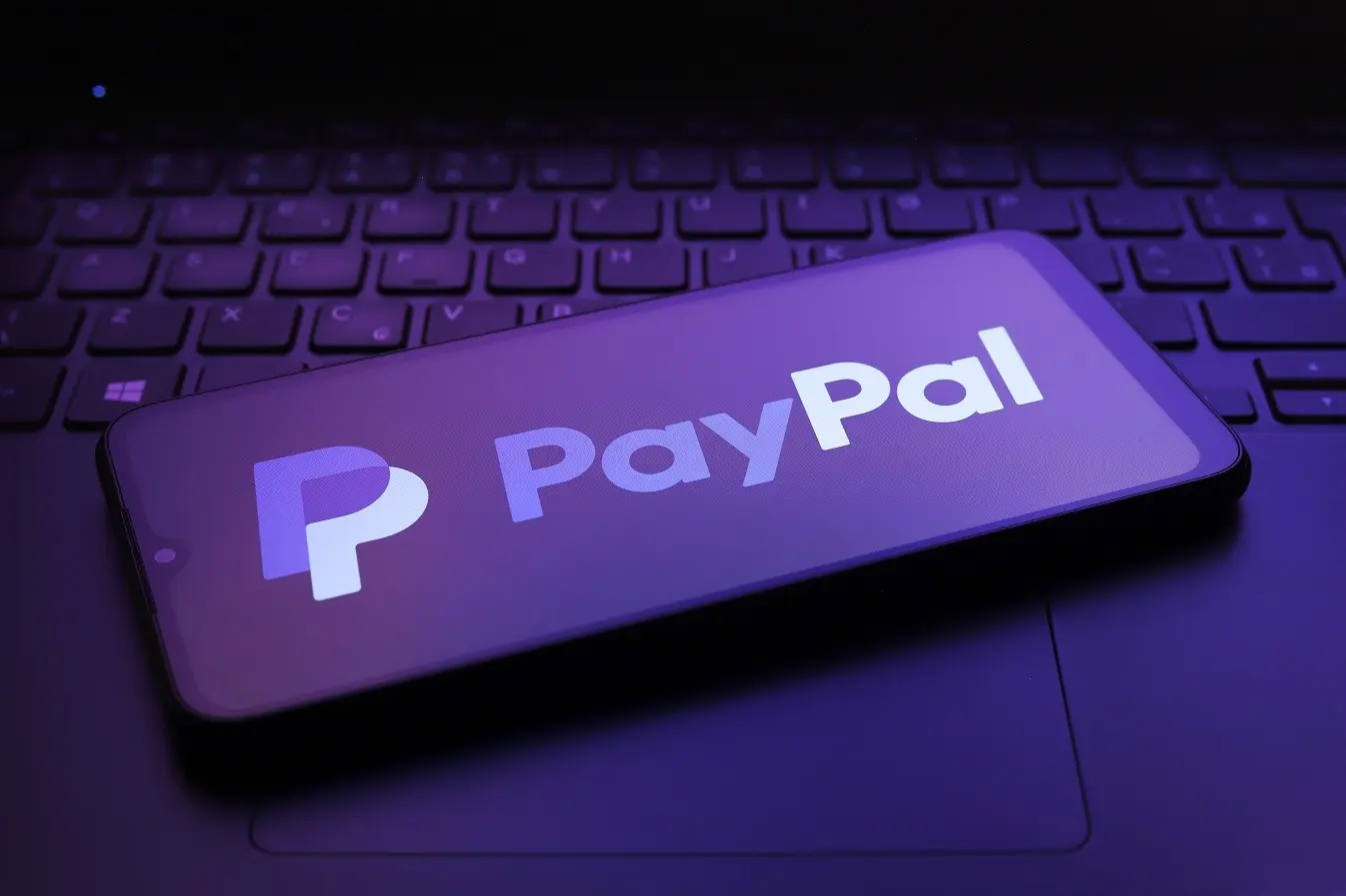 Η KKR ανανεώνει το deal με την PayPal για αγορά δανείων έως €65 δισ.