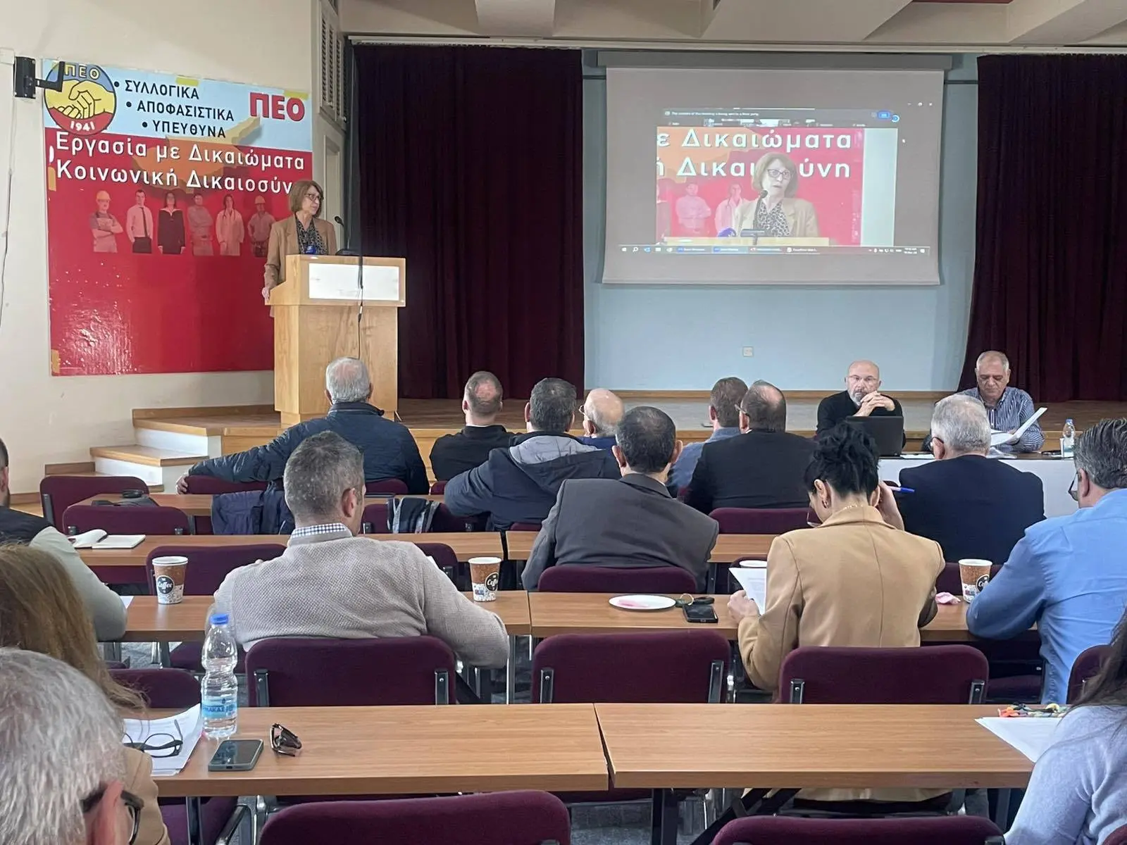 ΙΝΕΚ - ΠΕΟ: Σε βάρος της μισθωτής εργασίας η αναδιανομή του εισοδήματος