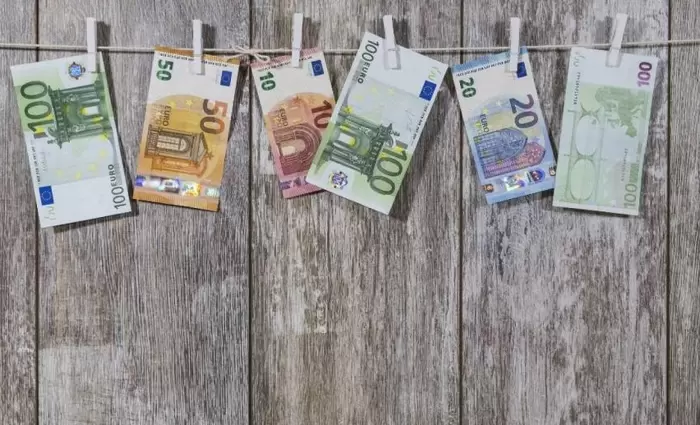 Στην ατζέντα της Νομικής Υπηρεσίας οι περικοπές μισθών 