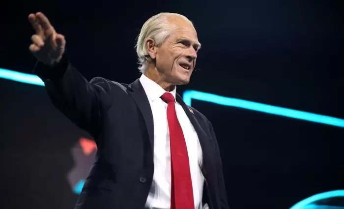 Σύμβουλος του Τραμπ καταδικάζει τις «καιροσκοπικές» αγορές ρωσικού πετρελαίου από την Ινδία