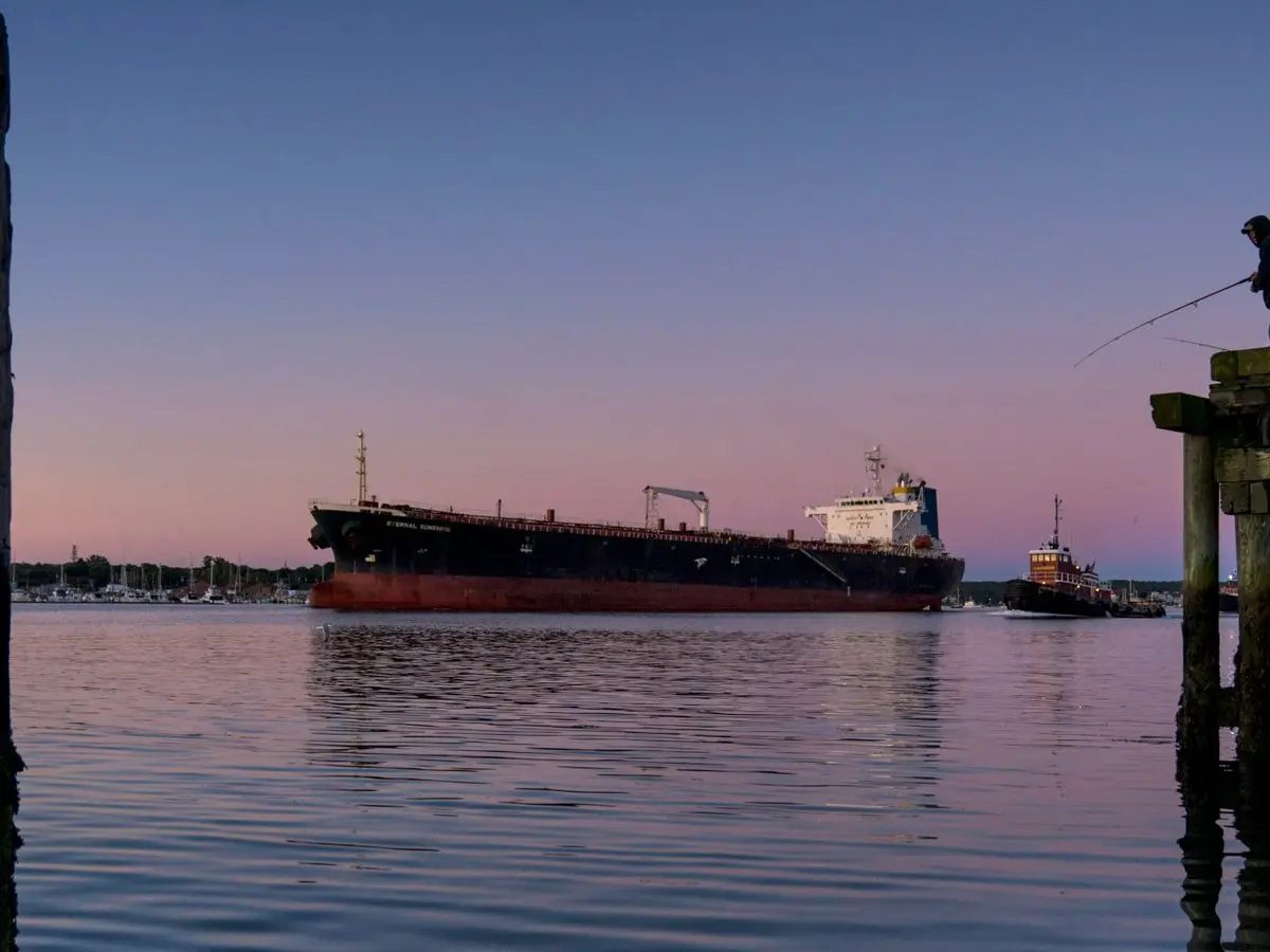 Αγκυροβόλησαν 19 δεξαμενόπλοια στην Τουρκία