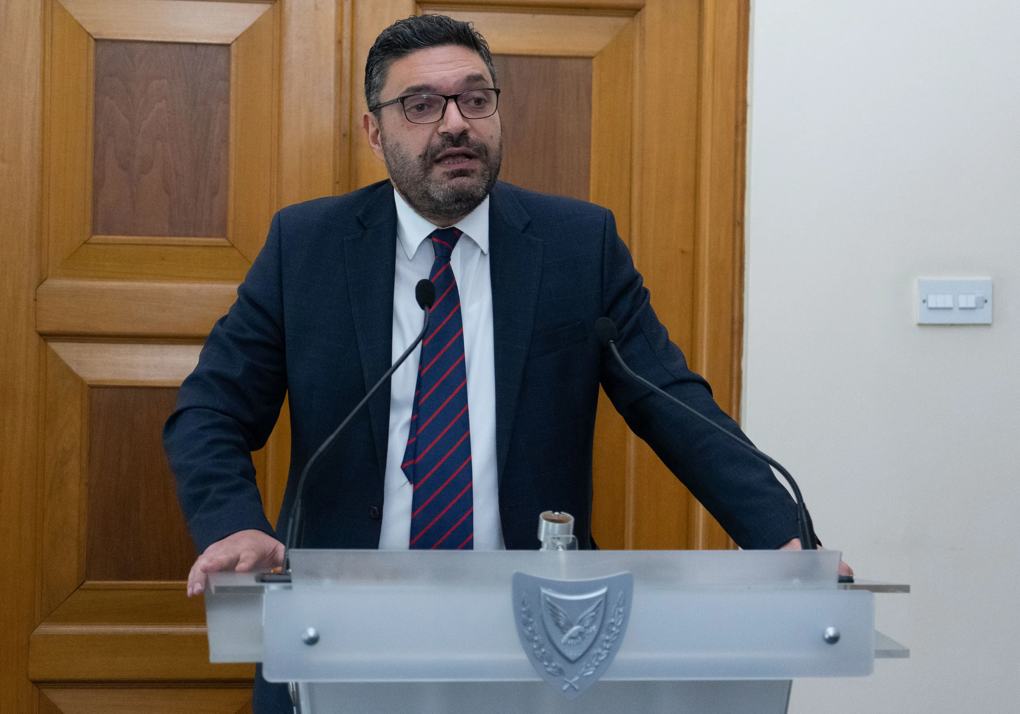 ΥΠΟΙΚ: Σκληρή δουλειά και σύνεση για την οικονομική σταθερότητα