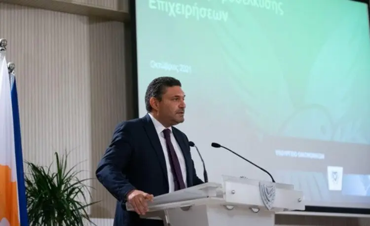 Τις προκλήσεις του επόμενου έτους σημειώνουν ΥΠΟΙΚ και Κεντρικός Τραπεζίτης