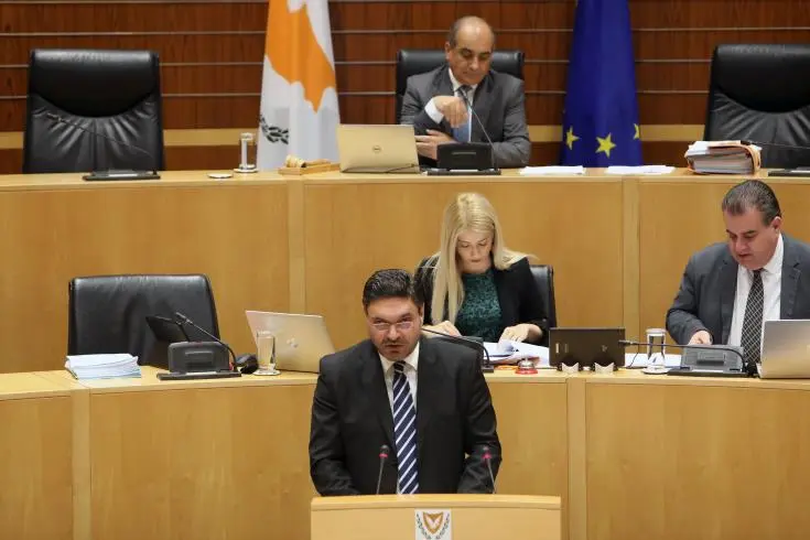 ΥΠΟΙΚ: Καθολική η μείωση του ΦΠΑ