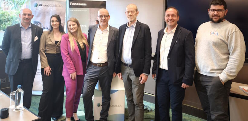 «Moving Forward Vitalizing Future With Air»