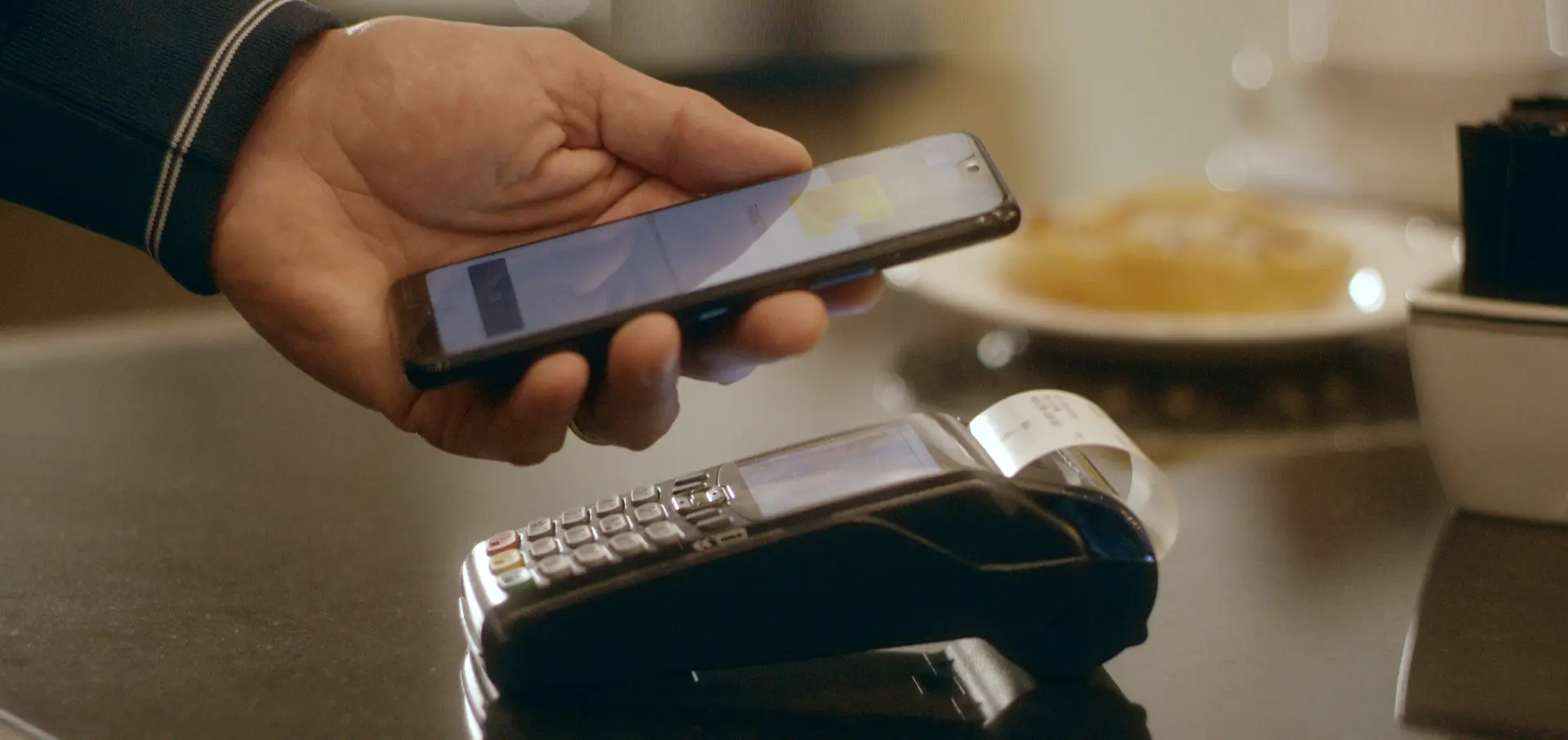 Χαρούμενες γιορτές χωρίς ανησυχίες με τις κάρτες της Τράπεζας Κύπρου