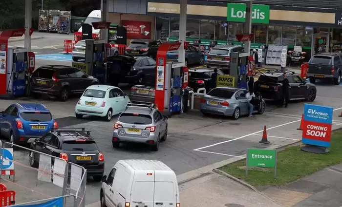 Times: Η αναταραχή στα καύσιμα θα κρατήσει για βδομάδες