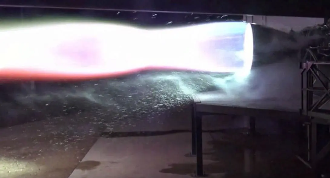 Πέρα από το φεγγάρι θέλει να στείλει την ανθρωπότητα ο Έλον Μασκ (vid)