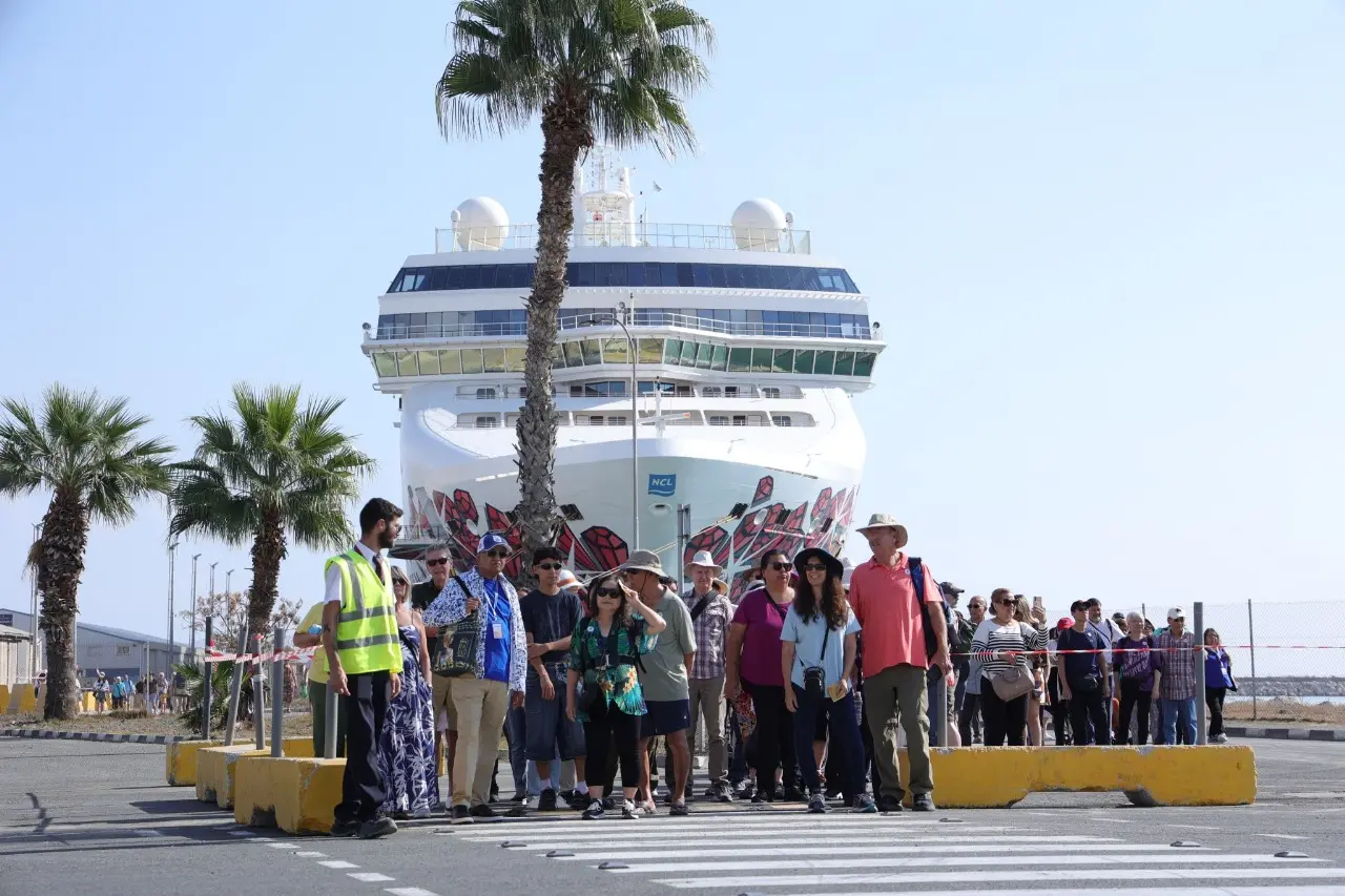 Στο λιμάνι Λάρνακας το κρουαζιερόπλοιο Norwegian Gem