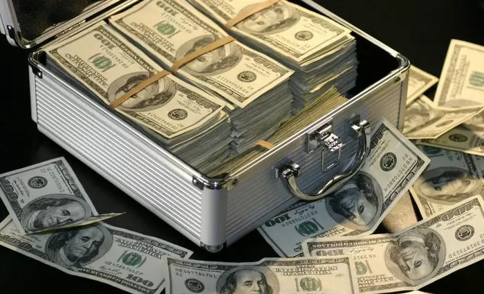 Oxfam: Ρεκόρ πλούτου δισ. απειλεί τη δημοκρατία