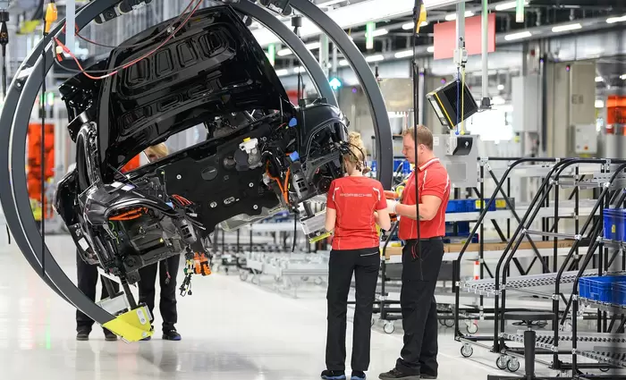 Ευρωζώνη: Επιβραδύνθηκε η επιχειρηματική δραστηριότητα – Βαρίδι η Γερμανία