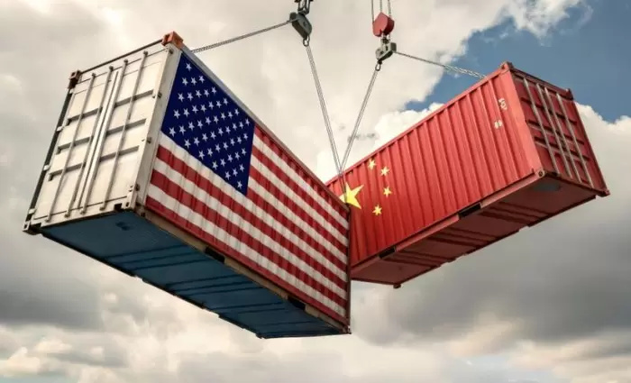 Ο Τραμπ απειλεί ξανά την Κίνα με δασμούς 200% για τους μαγνήτες σπάνιων γαιών