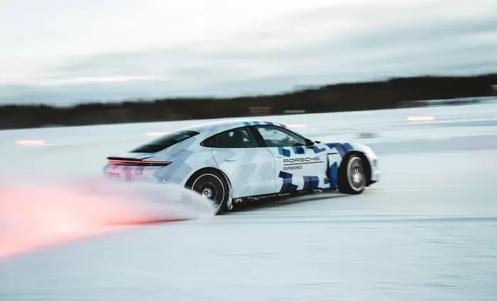 Drifting 17 χιλιόμετρα συνεχόμενα στον πάγο