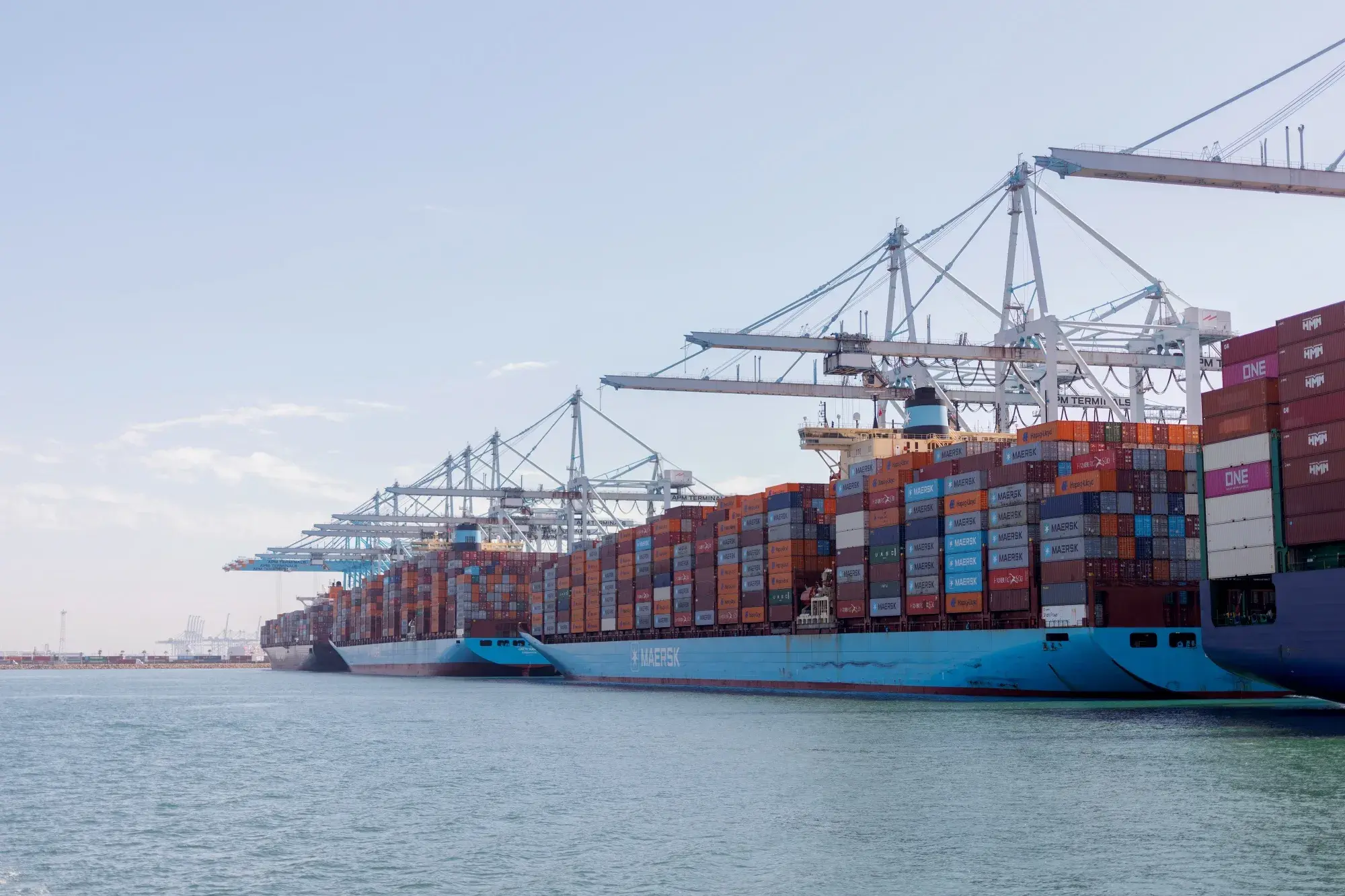 Ανάσα για τη διεθνή ναυτιλία - ΗΠΑ και Κίνα παγώνουν τα εμπορικά μέτρα στη ναυπηγική