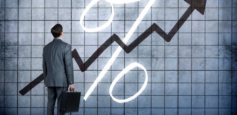 Fitch: Η έκδοση κρατικών ομολόγων για ιδιώτες θα αυξήσει τα επιτόκια καταθέσεων