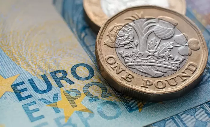 Στερλίνα: Οι εκτιμήσεις των Goldman και Nomura για την ισοτιμία με το ευρώ