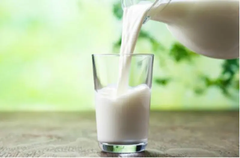 ΚΣΚ: Καλεί τους καταναλωτές σε μποϋκοτάζ εταιρειών γάλακτος