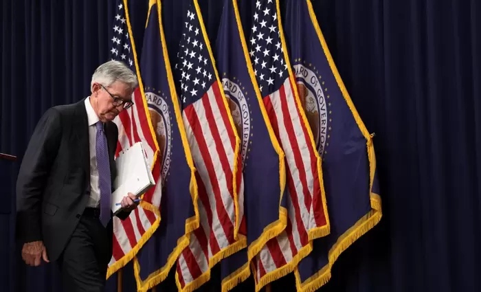 H Fed στοιχίζεται στη νομισματική πολιτική Τραμπ - Τι θα κάνει η EKT