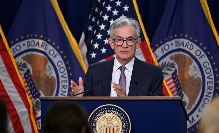 «Σφίγγα» ο Πάουελ: Καμία θετική ένδειξη για τα επόμενα βήματα της Fed