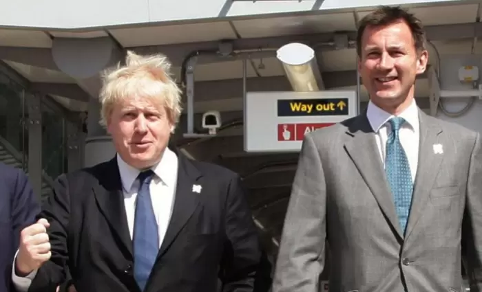 Brexit: Τζόνσον & Χαντ διαφωνούν για το 