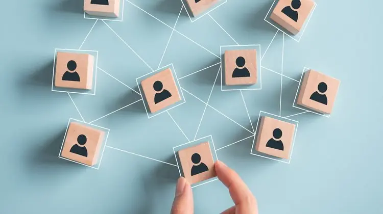 «Στο ψυγείο» η πρόταση για απαγόρευση προαγωγών στο παρά πέντε της αφυπηρέτησης