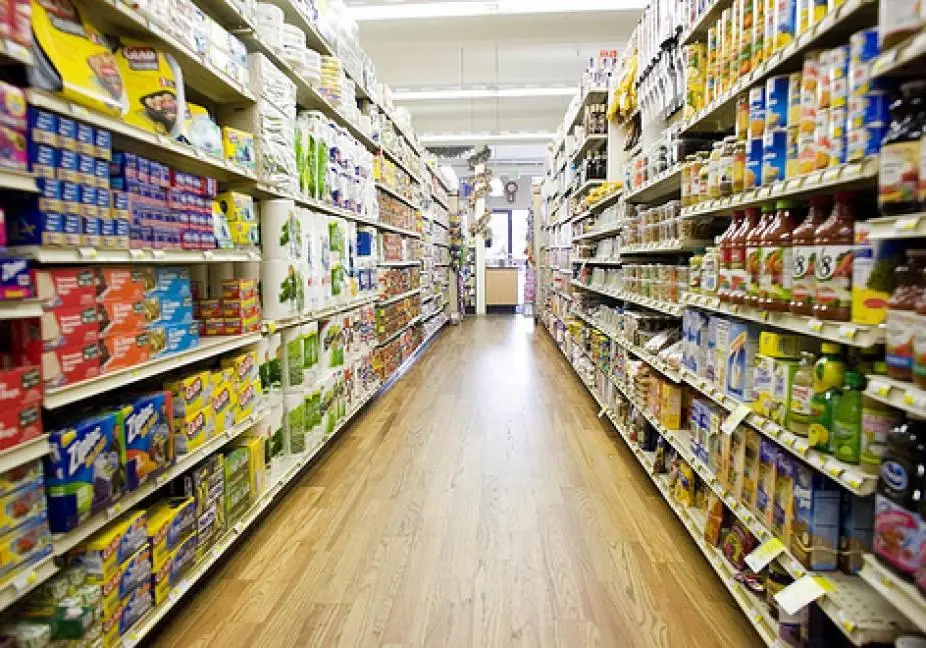 Σερβία: Μειώσεις τιμών στα σούπερ μάρκετ με κυβερνητική εντολή