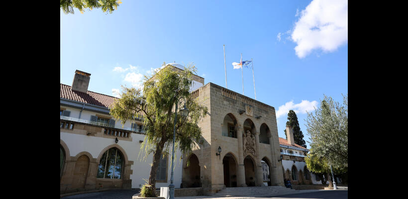 Νέα πρόσωπα στην κυβέρνηση - Προχώρησε σε ανασχηματισμό ο ΠτΔ