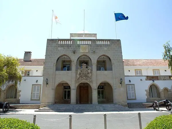 Στη δημοσιότητα τα ονόματα και οι μισθοί των συμβούλων που διόρισε το Προεδρικό