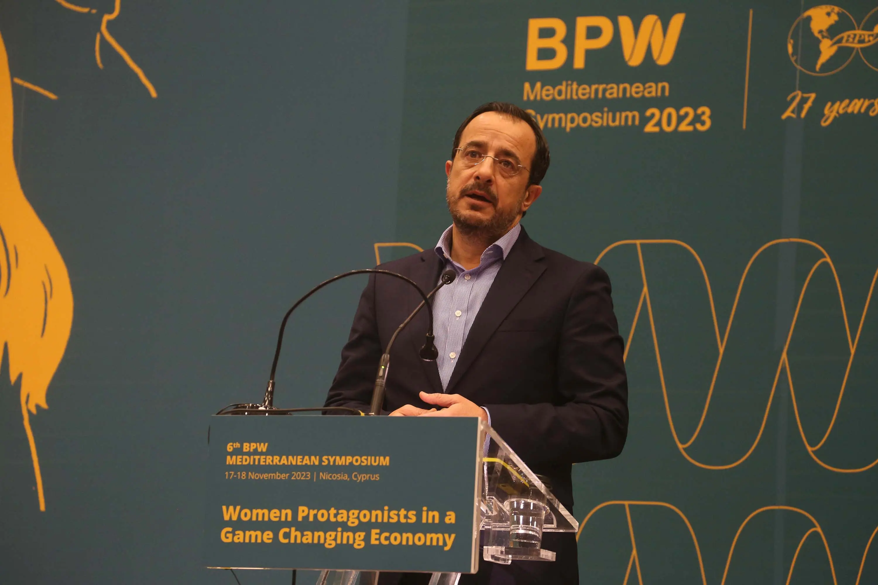 Αύξηση άδειας μητρότητας και πατρότητας ανήγγειλε ο Πρόεδρος