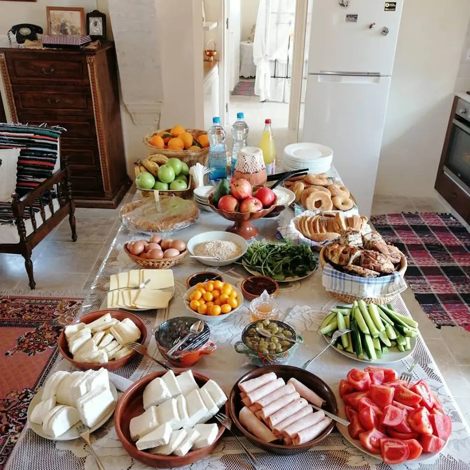 Κυπριακό παραδοσιακό πρωϊνό στους επιβάτες στα αεροδρόμια Λάρνακας και Πάφου