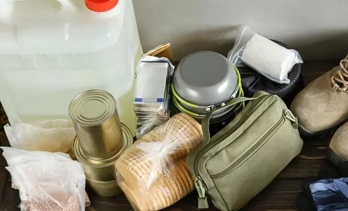 Οδηγός επιβίωσης: Ποια ευρωπαϊκή χώρα προετοιμάζει τους πολίτες και για πόλεμο