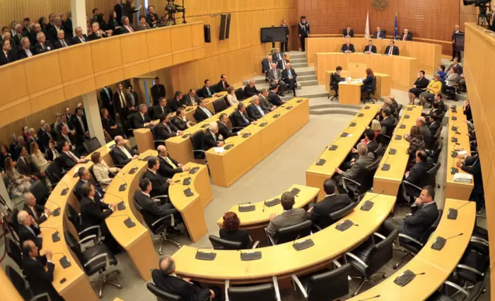 ΣΚΤ: 24 ώρες πριν από την κρίσιμη Ολομέλεια της Βουλής