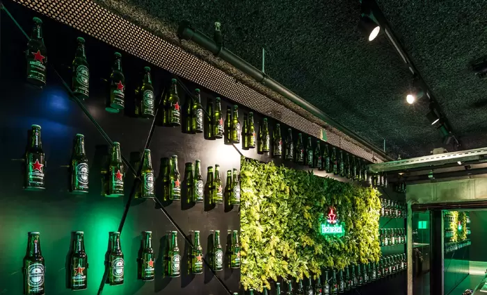 Προχωρεί με απολύσεις 8.000 εργαζομένων η Heineken