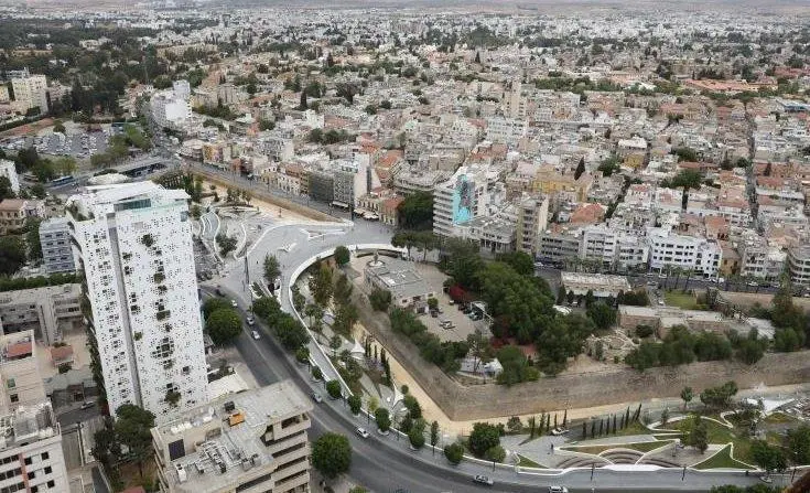 Τάση για μειώσεις τιμών στα ακίνητα το 2024, αλλά…