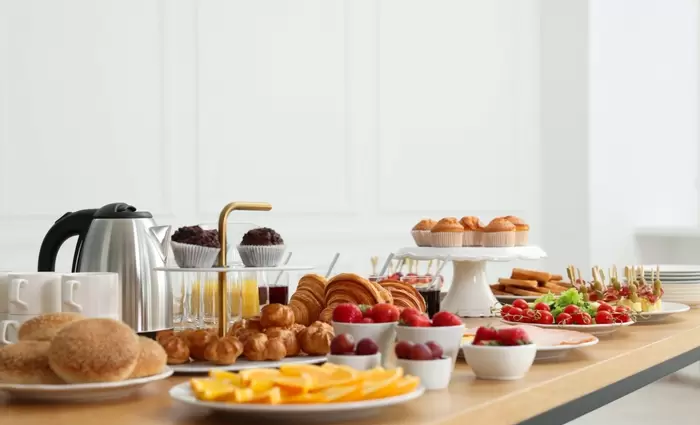 Τίτλοι τέλους για τον πρωινό μπουφέ; Το δίλημμα των ξενοδοχείων