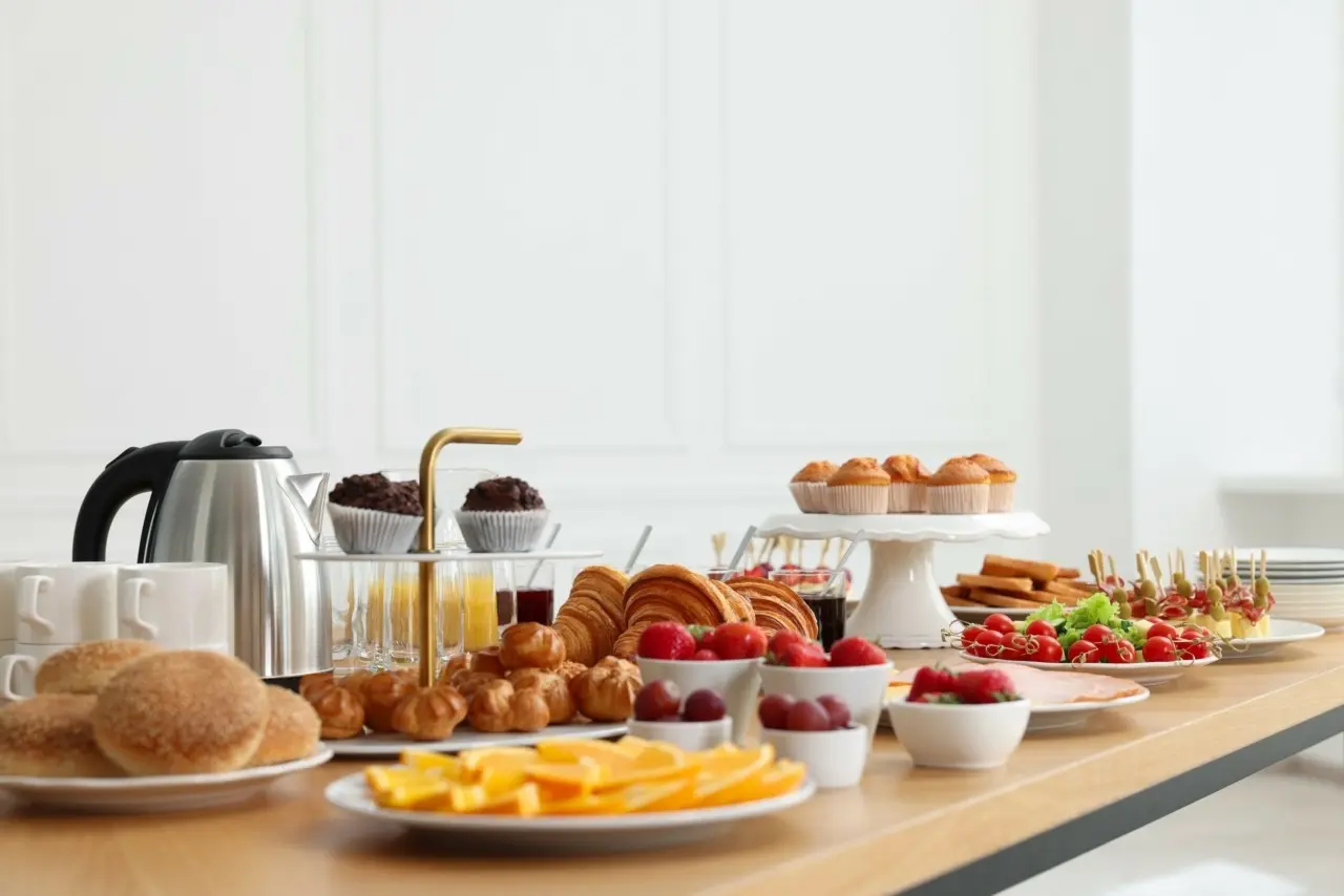 Τίτλοι τέλους για τον πρωινό μπουφέ; Το δίλημμα των ξενοδοχείων